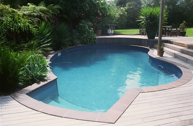 Unique pool shape with curves and internal steps